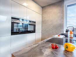 Mark's Penthouse Apartments managed by SKY9 Apartments