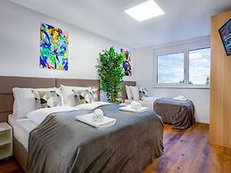 Mark's Penthouse Apartments managed by SKY9 Apartments