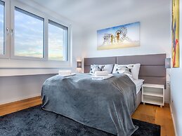 Mark's Penthouse Apartments managed by SKY9 Apartments