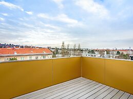 Mark's Penthouse Apartments managed by SKY9 Apartments