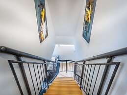 Mark's Penthouse Apartments managed by SKY9 Apartments