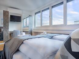 Mark's Penthouse Apartments managed by SKY9 Apartments