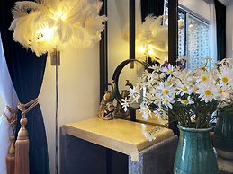 Hue Crown Boutique Hotel