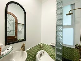 Hue Crown Boutique Hotel