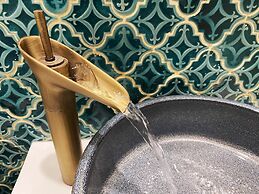 Hue Crown Boutique Hotel