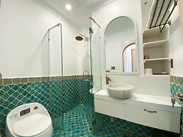 Hue Crown Boutique Hotel