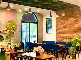 Hue Crown Boutique Hotel