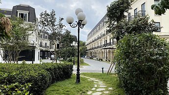 Hue Crown Boutique Hotel