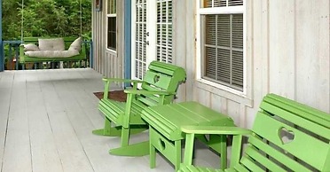 Country - 2 Bedrooms, 1 Baths, Sleeps 6 Cabin by RedAwning