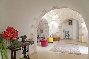 TD Trulli Saveni Trulli with Pool Near the Centre