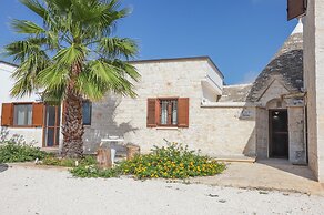 TD Trulli Saveni Trulli with Pool Near the Centre
