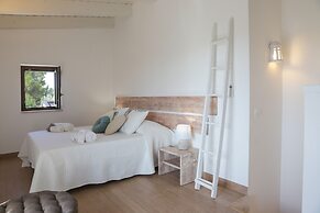 TD Trulli Saveni Trulli with Pool Near the Centre