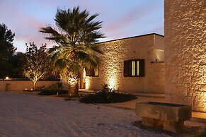 TD Trulli Saveni Trulli with Pool Near the Centre