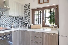 TD Trulli Saveni Trulli with Pool Near the Centre