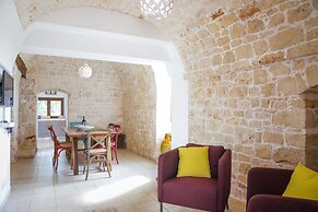 TD Trulli Saveni Trulli with Pool Near the Centre