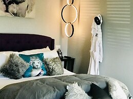 EO Bungalows – Adults Only