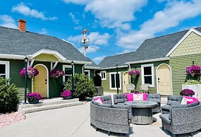 EO Bungalows – Adults Only
