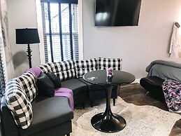 EO Bungalows – Adults Only