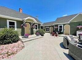 EO Bungalows – Adults Only