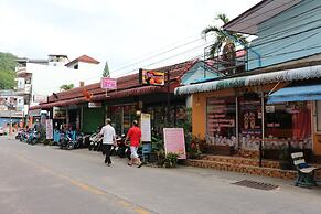 Beehive Magenta Patong Hostel