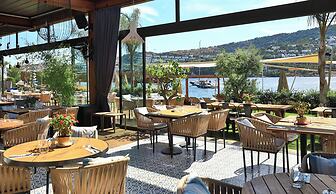 Mare Deluxe Residences & Villas