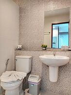 Louis' Runway View Hotel