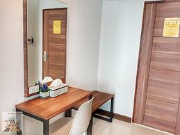 Louis' Runway View Hotel