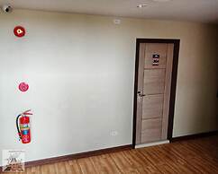 Louis' Runway View Hotel