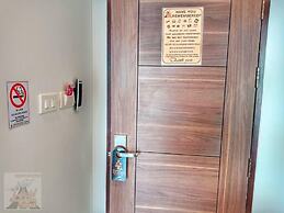 Louis' Runway View Hotel