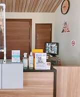 Louis' Runway View Hotel