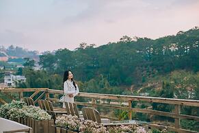 Da Lat Cam Ly Hotel