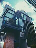 The LOCAL Ari - Hostel