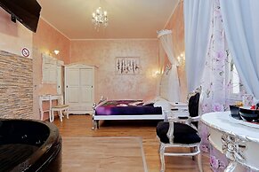 Chilling Hot Tub Suite