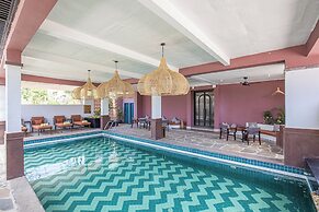 The Sierra - A Luxury Stay