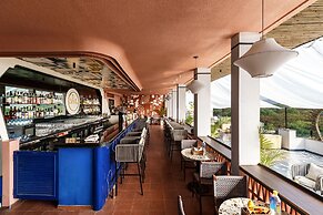 The Sierra - A Luxury Stay