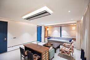 The Sierra - A Luxury Stay