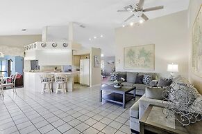 Seahorse Waterfront Pool Home