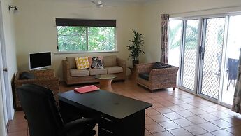 Cairns City Garden Apartment