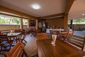 Traveller Lodge Ngapali by River Top - Hostel