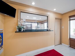 OYO Hotel Houston N Fm-1960 Champions TX