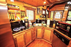 Parker Creek Bend Cabins