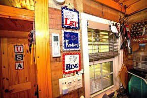 Parker Creek Bend Cabins