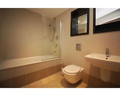 Modern Leeds City Apartment