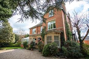 Treherne House & The Malvern Retreat