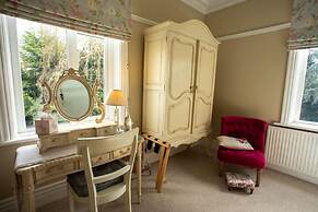 Treherne House & The Malvern Retreat