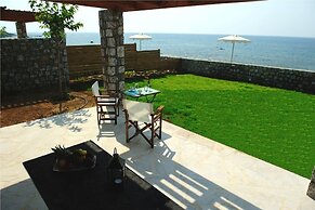 Alisahni Beachfront Villas