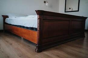 Carla Residence
