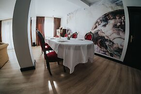 Carla Residence