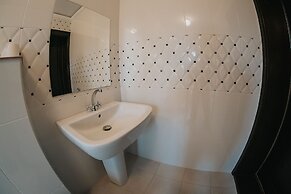 Carla Residence