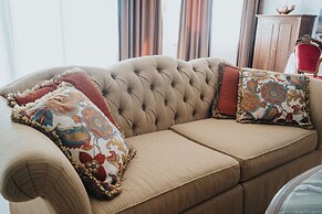 Carla Residence